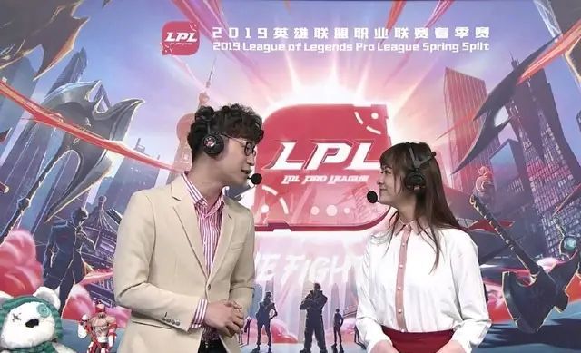  电竞解说金句频出，激情呐喊点燃观众热血  