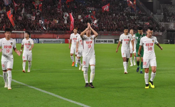  草根球队逆袭传奇，业余选手击败职业劲旅