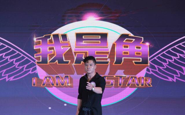  电竞周边产品热销彰显粉丝经济  