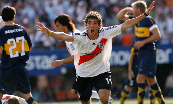  足球城德比万人空巷，城市荣耀在此一战