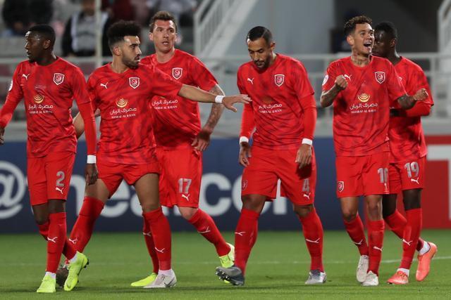  中场核心远射世界波，助球队登顶榜首