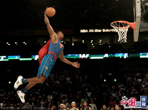  扣篮大赛创意无限，飞行大队竞逐天际