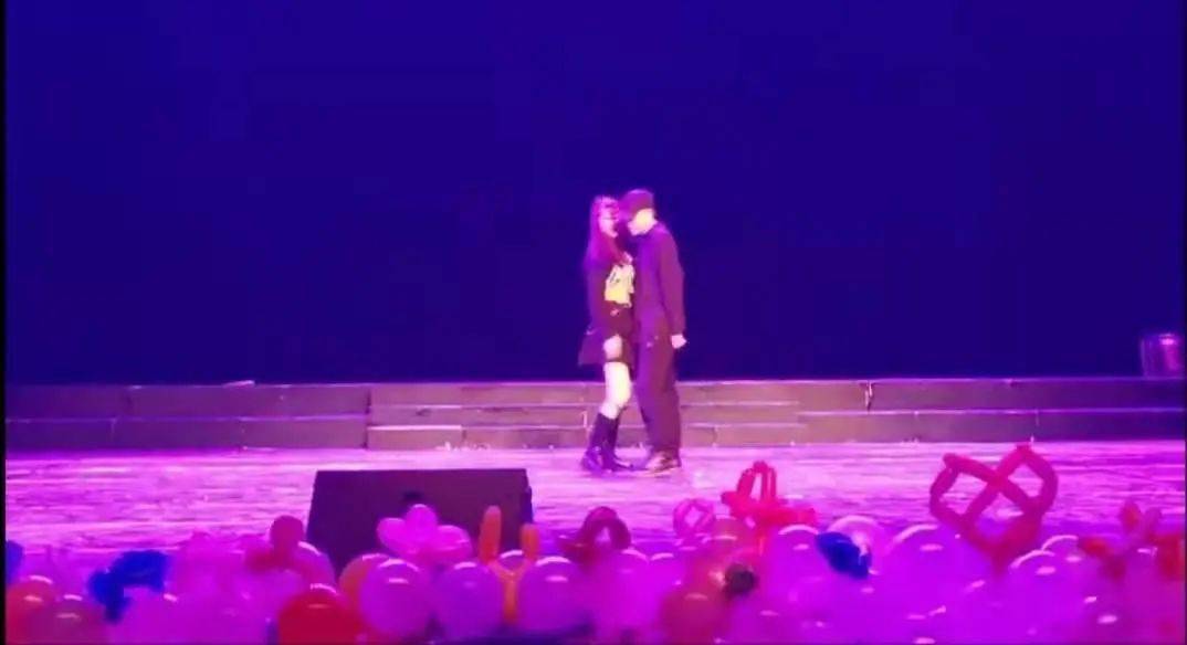  金球奖候选竞争激烈，年度最佳花落谁家