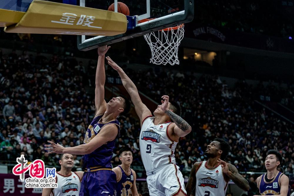  山东高速篮板碾压战胜北京控股男篮